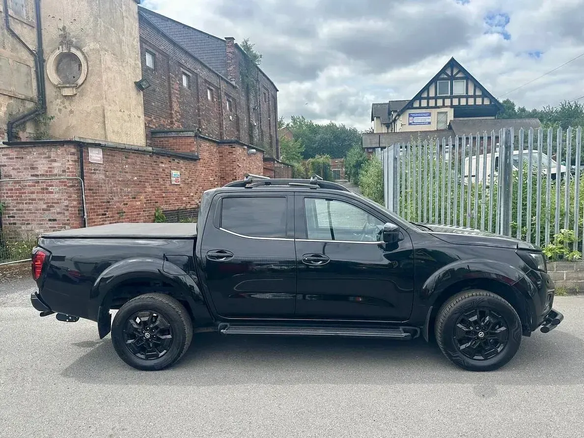 Used Nissan Navara N-Guard 190 HP (139 kW) 2021 Black Pickup