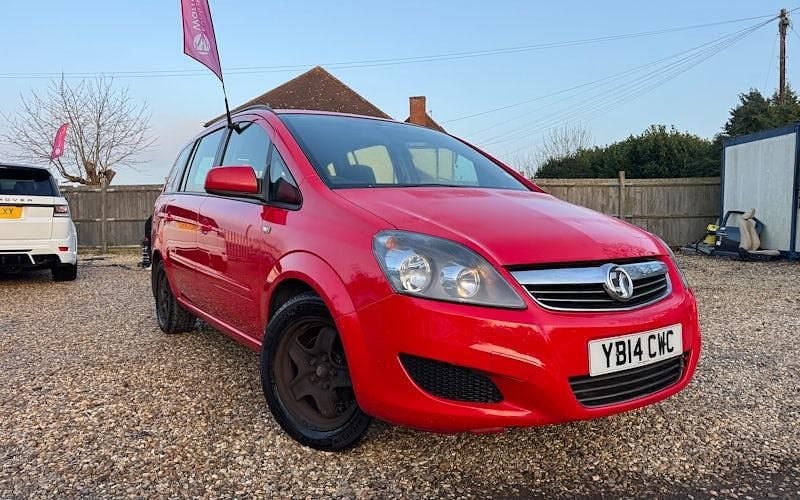 Used Vauxhall Zafira 120 HP (88 kW) 2014 Red MPV