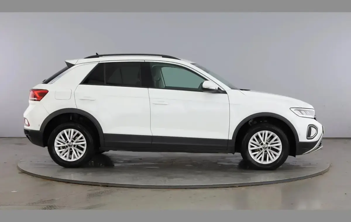 Used VW T-Roc Life 110 HP (80 kW) 2023 White SUV
