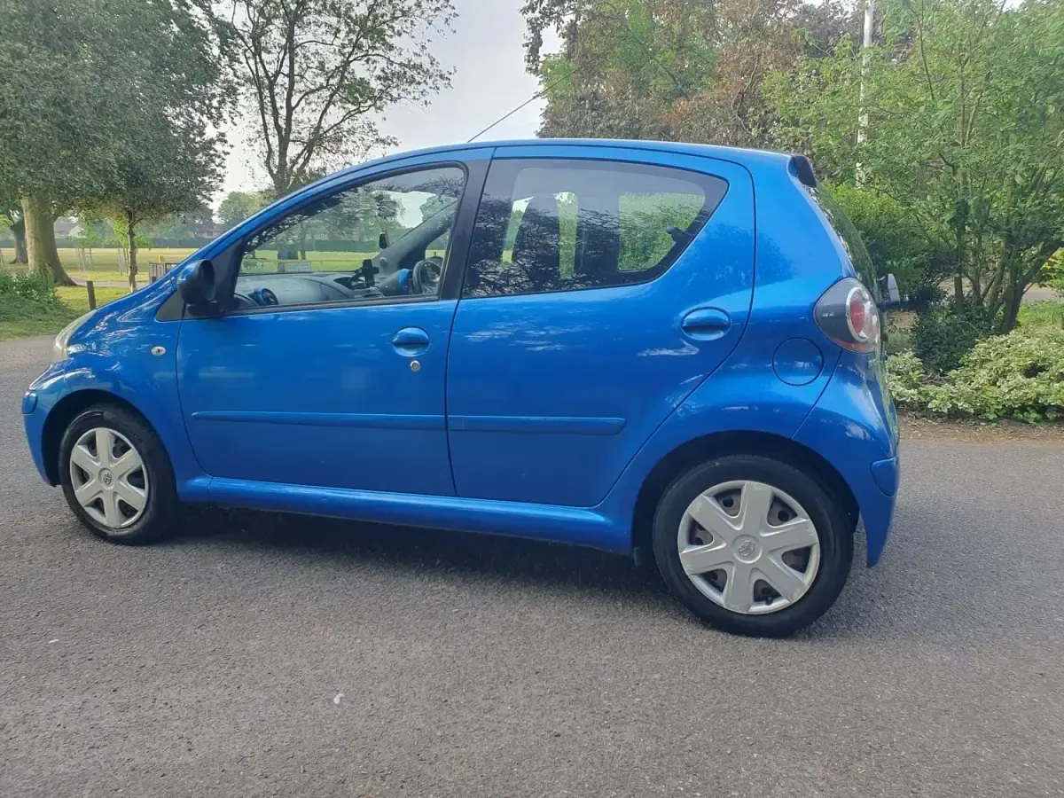 Gebraucht Toyota Aygo 2009 Blau Kleinwagen
