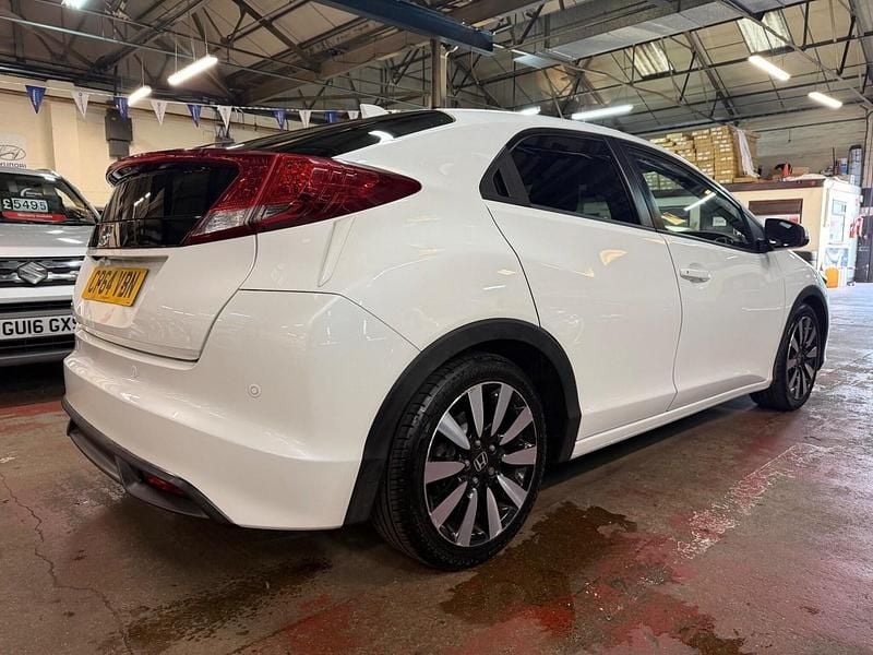 Used Honda Civic SR 2014 White Hatchback