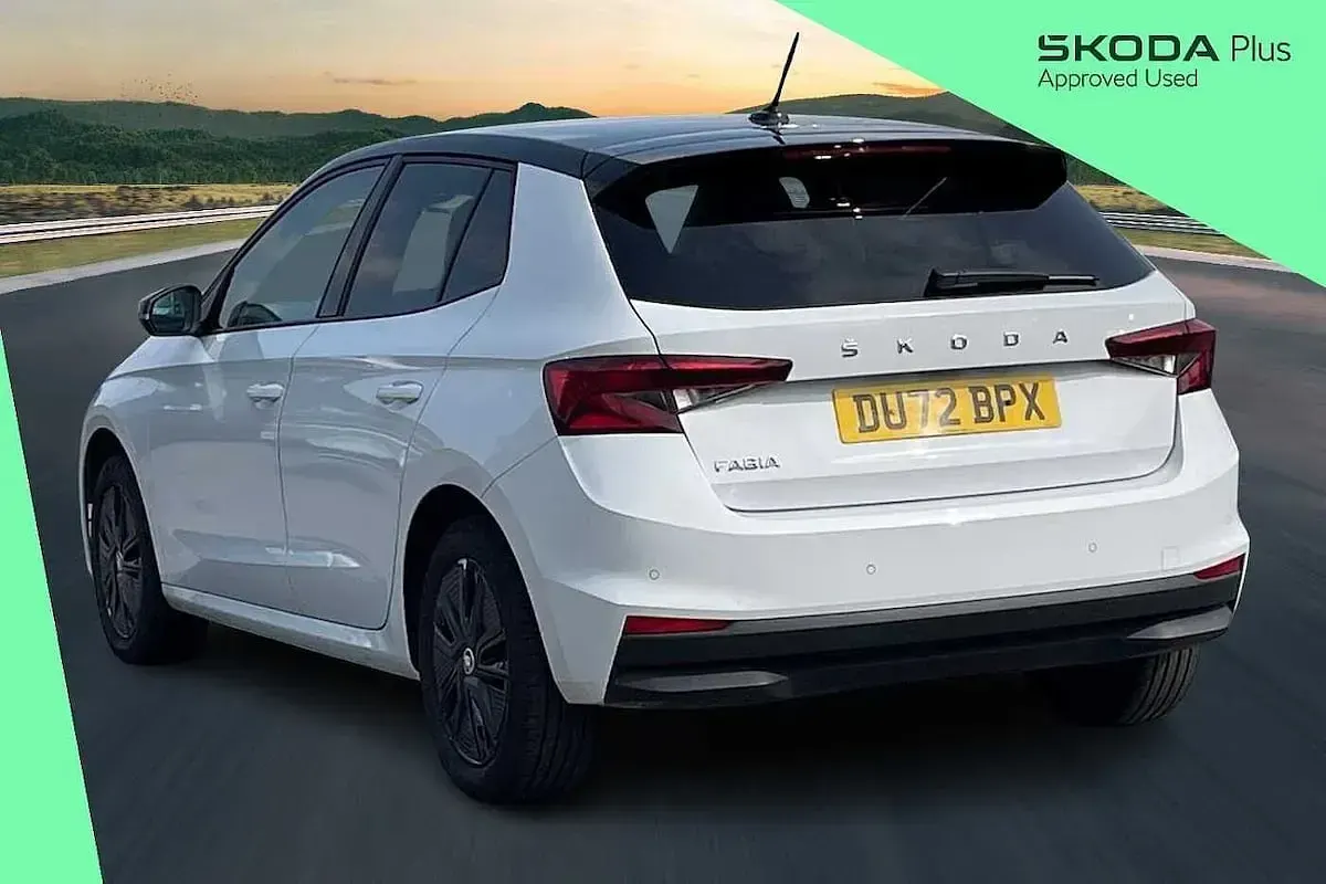 Used Skoda Fabia Colour Edition 94 HP (69 kW) 2022 White Hatchback