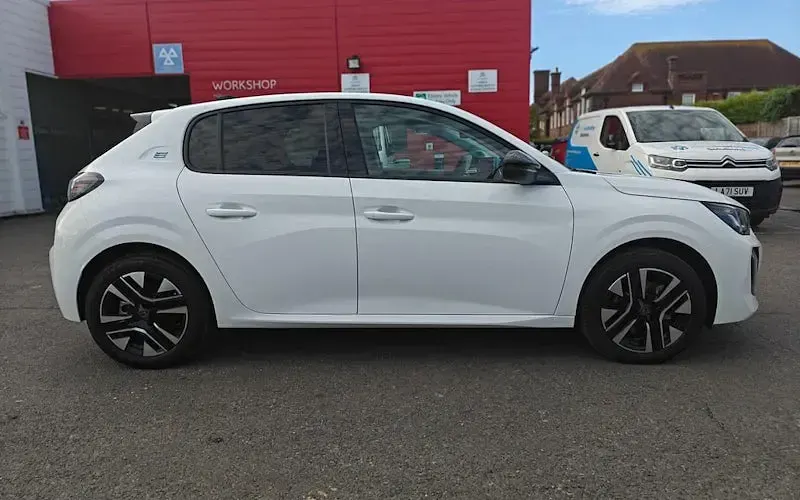 New Peugeot e-208 Allure 100 kW (136 HP) 2026 Hatchback