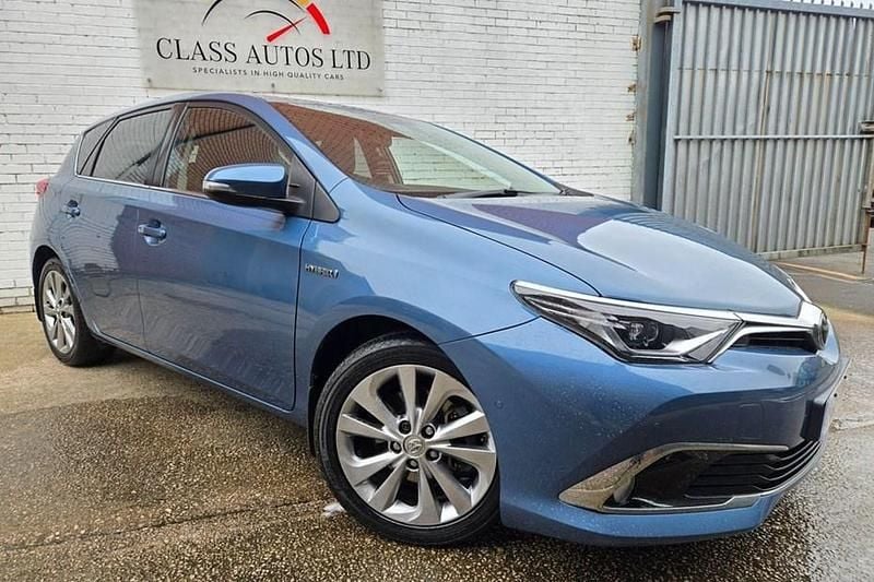 Used Toyota Auris Hybrid 136 HP (100 kW) 2015 Blue Hatchback