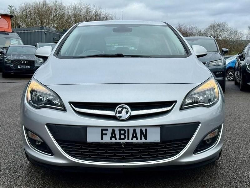 Used Vauxhall Astra Elite 115 HP (84 kW) 2015 Silver Hatchback