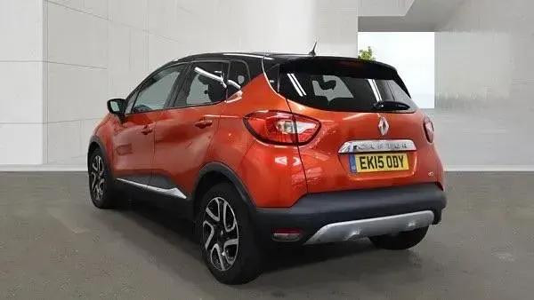 Used Renault Captur Signature 90 HP (66 kW) 2015 Red/black SUV