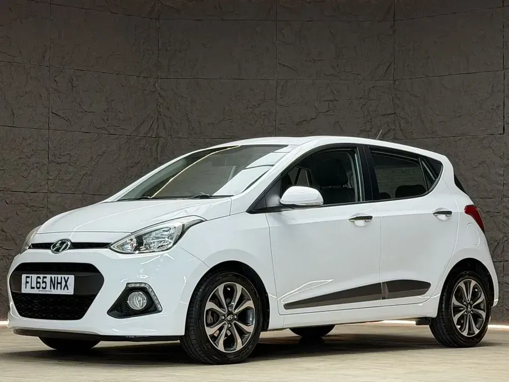 Used Hyundai i10 Premium SE 87 HP (63 kW) 2015 White Hatchback