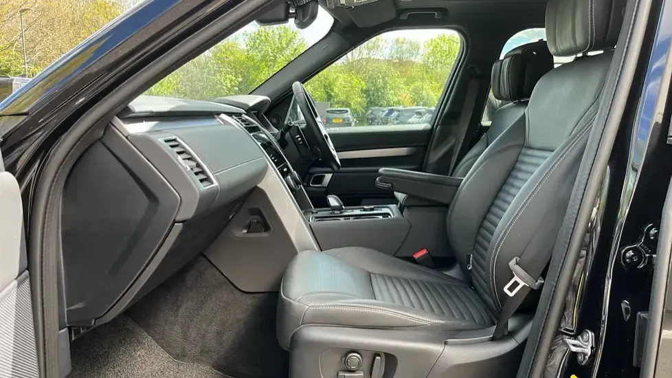 Used Land Rover Discovery HSE Dynamic 350 HP (257 kW) 2025 Black SUV