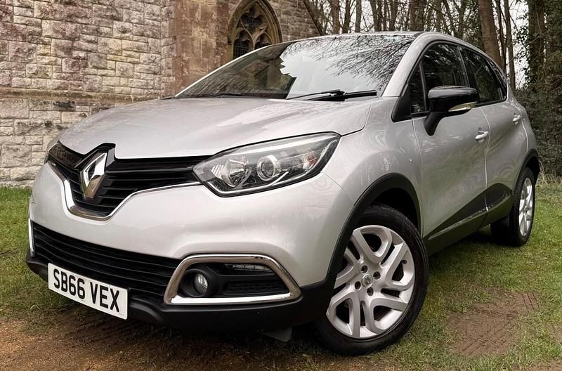 Used Renault Captur Dynamique 90 HP (66 kW) 2016 Silver SUV