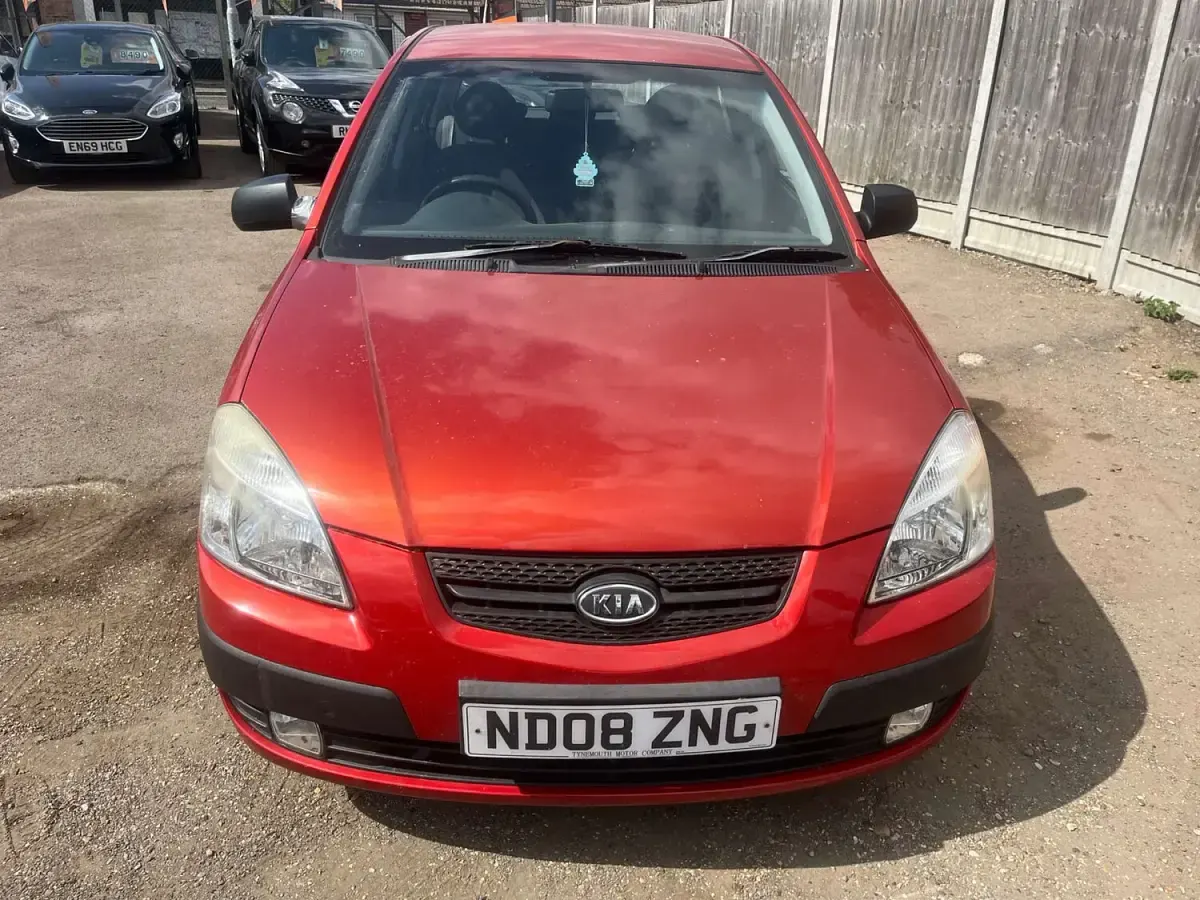 Used Kia Rio 97 HP (71 kW) 2008 Red Hatchback
