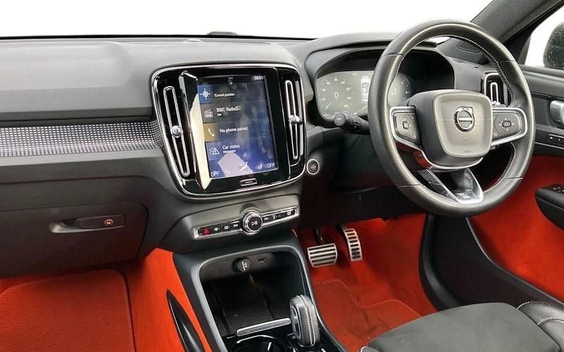 Usado Volvo XC40 R-Design Pro 150 HP (110 kW) 2020 Cinzento SUV