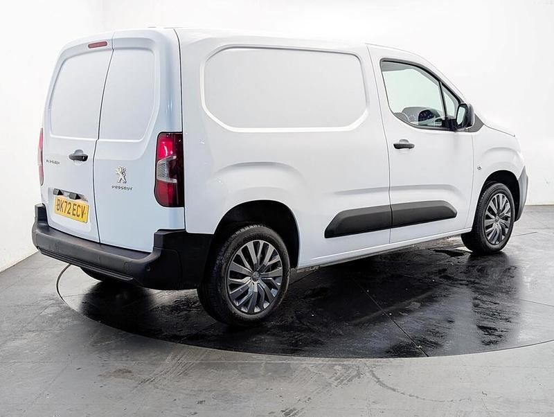 Used Peugeot Partner Premium 100 HP (73 kW) 2022 White MPV