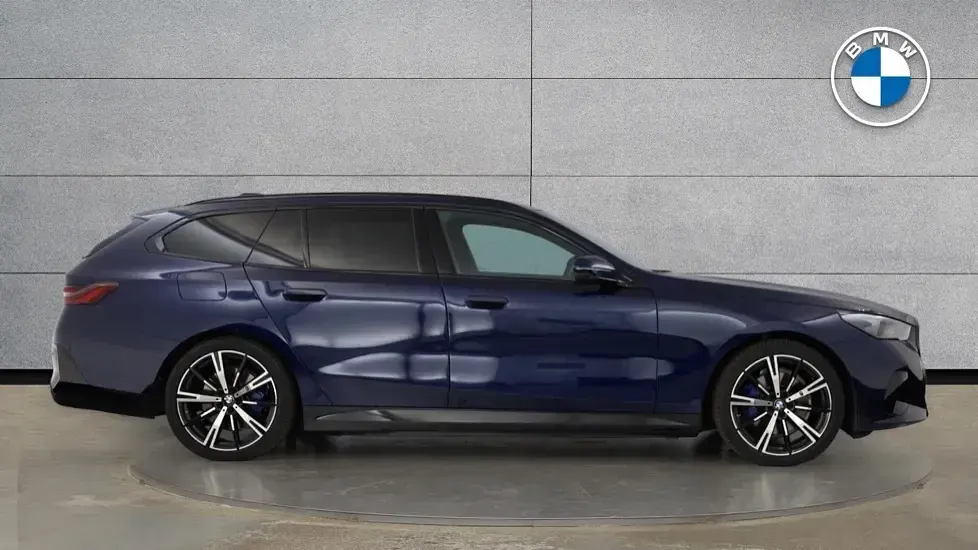 Used BMW 530e M Sport 295 HP (216 kW) 2026 Blue Estate