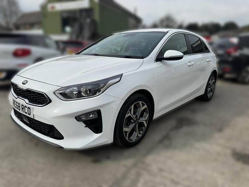 Używany Kia Ceed 114 KM (83 kW) 2018 Biały Hatchback