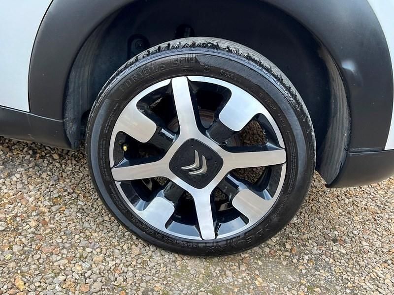 Used Citroën C4 Cactus Flair 82 HP (60 kW) 2014 White Hatchback