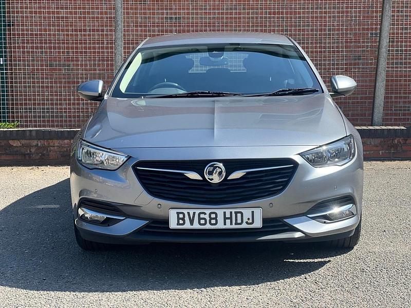 Second-hand Vauxhall Insignia SRi 2018 Gri Hatchback