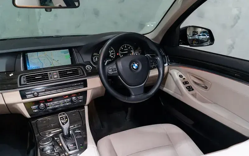 Used BMW 525 Luxury Line 218 HP (160 kW) 2015 Blue Estate