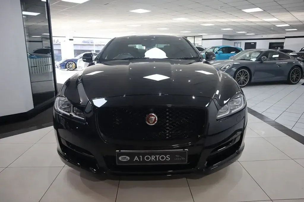 Usado Jaguar XJ R-Sport 300 HP (220 kW) 2018 Preto Sedan