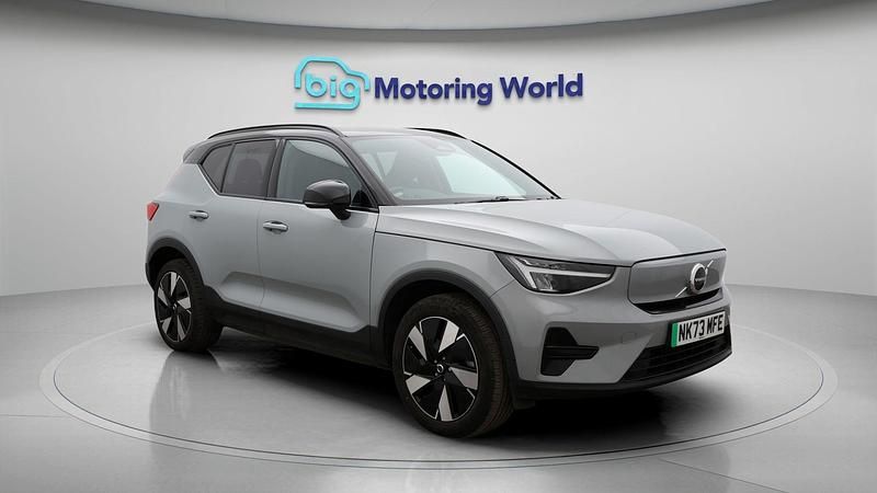 Used 2023 Volvo XC40 Core SUV | £25,400 (Expensive) - Image 1/4