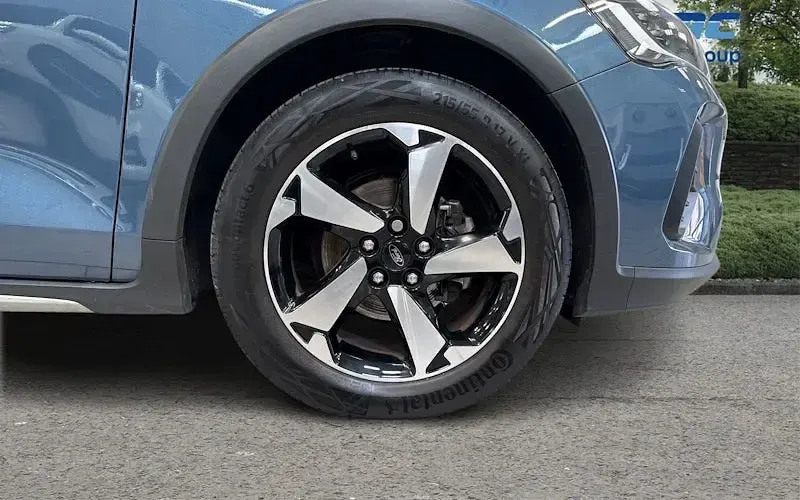 Used Ford Focus Active 125 HP (91 kW) 2023 Blue Hatchback