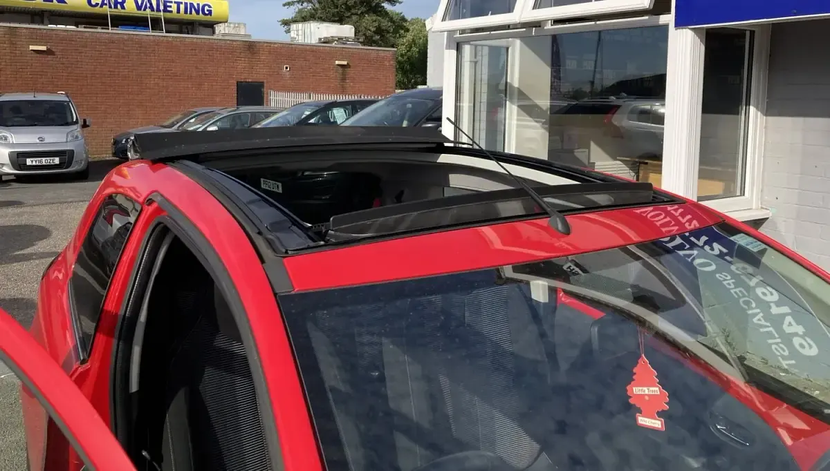 Used Peugeot 108 Allure 82 HP (60 kW) 2015 Red Hatchback