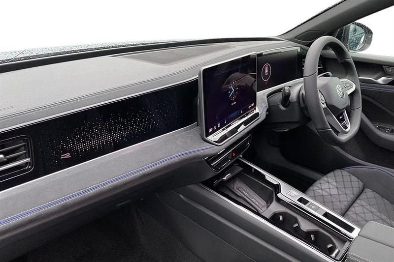 New VW Passat R-line 150 HP (110 kW) 2026 Oyster silver Estate