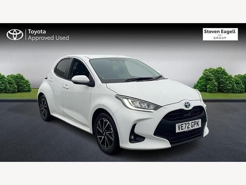 Used Toyota Yaris Hybrid Design 2022 White Hatchback