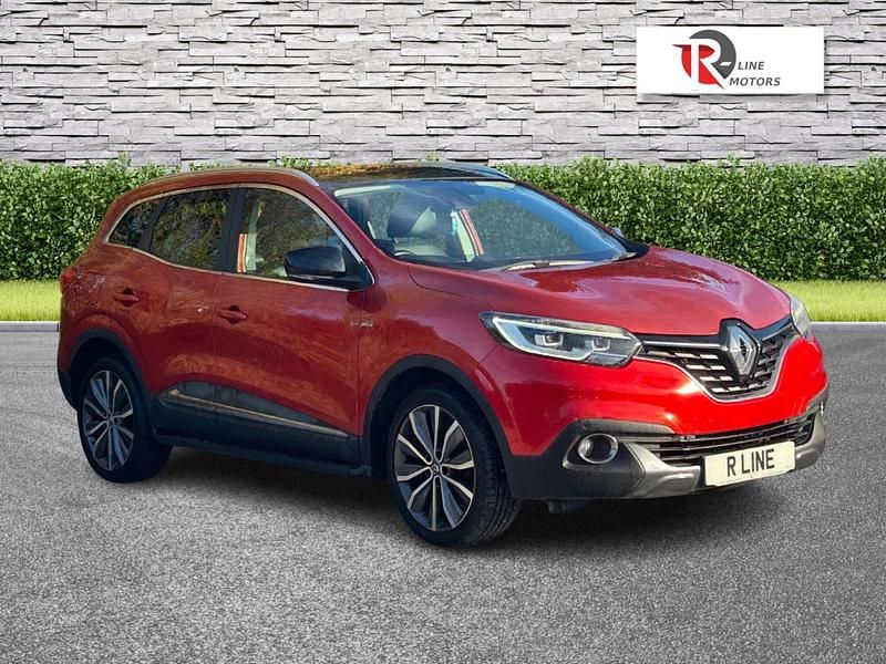 Red Used 2015 Renault Kadjar Signature SUV | £5,595 (Fair price) - Image 1/4