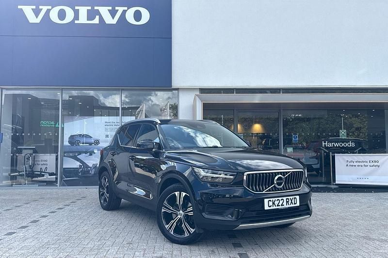 Black Used 2022 Volvo XC40 Inscription SUV | £28,890 (A bit pricey) - Image 1/4