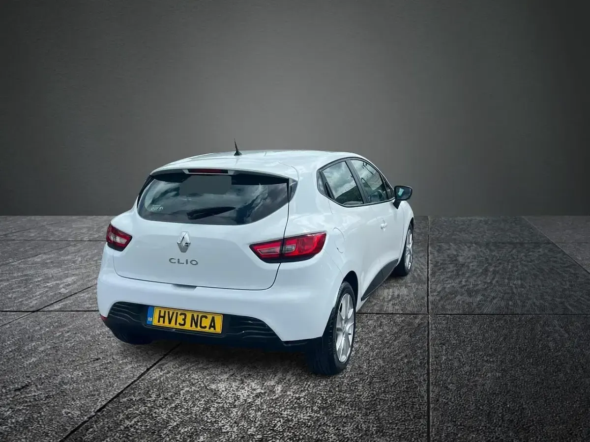 Used Renault Clio Expression+ 75 HP (55 kW) 2013 White Hatchback