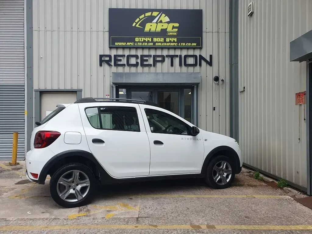 Used Dacia Sandero Essentiel 90 HP (66 kW) 2020 White Hatchback