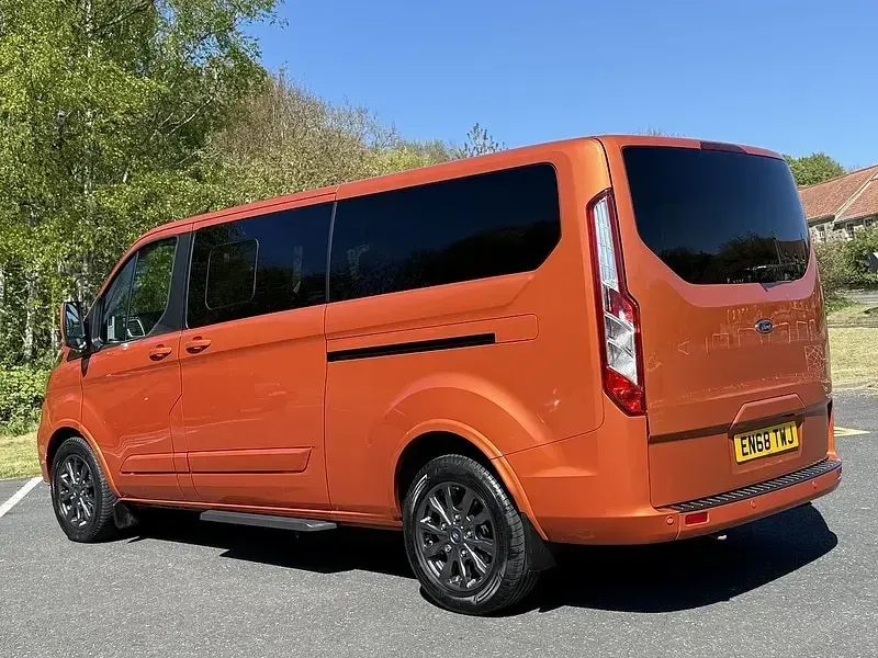 Used Ford Tourneo Titanium 130 HP (95 kW) 2018 Orange MPV