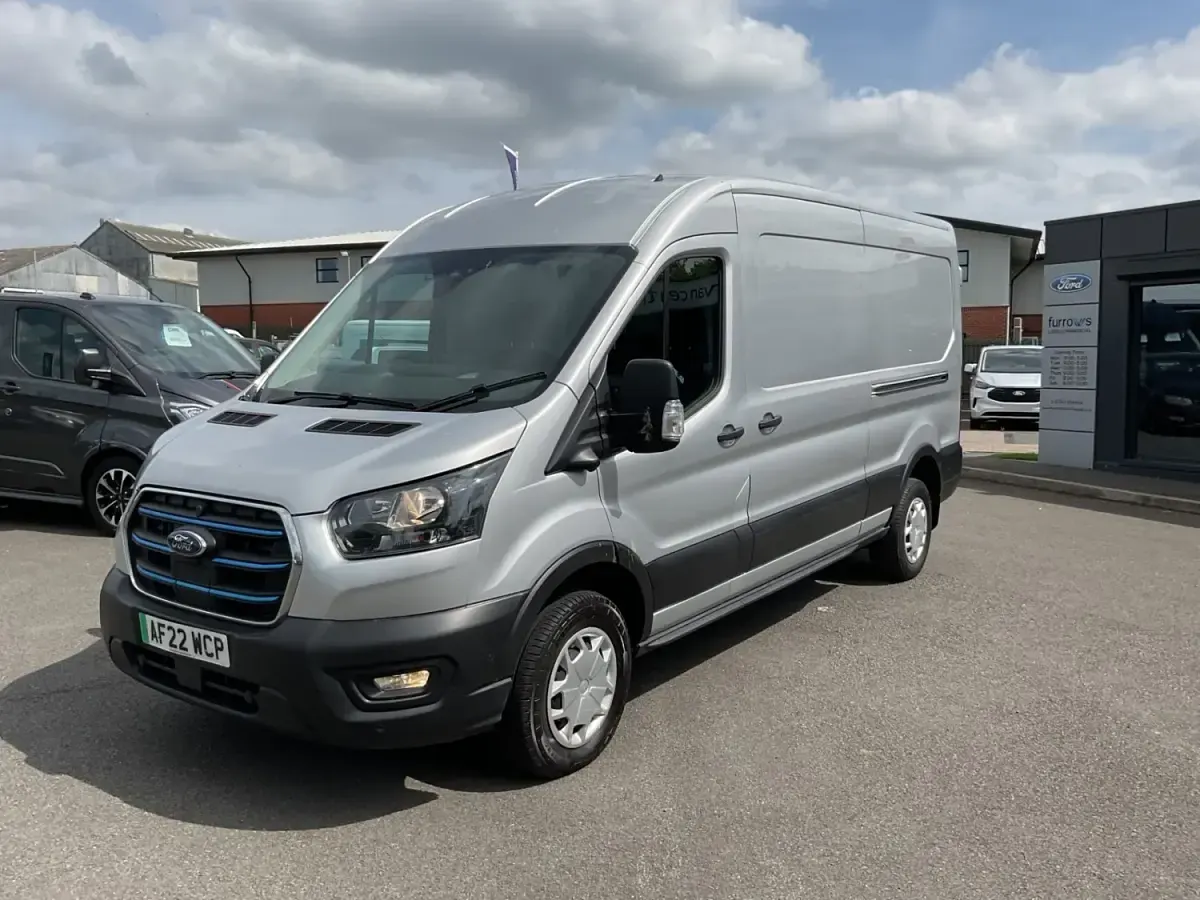 Usado Ford Transit Trend 197 kW (269 HP) 2022 Prateado Van
