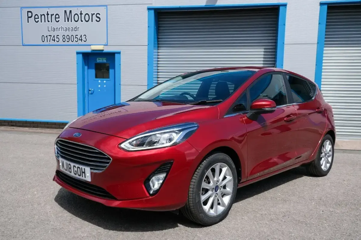 Used Ford Fiesta Titanium 100 HP (73 kW) 2018 Red Hatchback