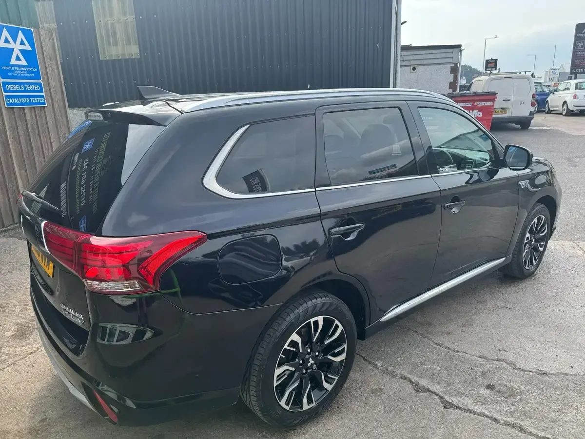 Used Mitsubishi Outlander P-HEV 2016 Black Estate