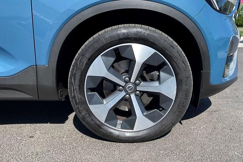 Used Volvo XC40 Plus 194 HP (142 kW) 2025 Blue SUV