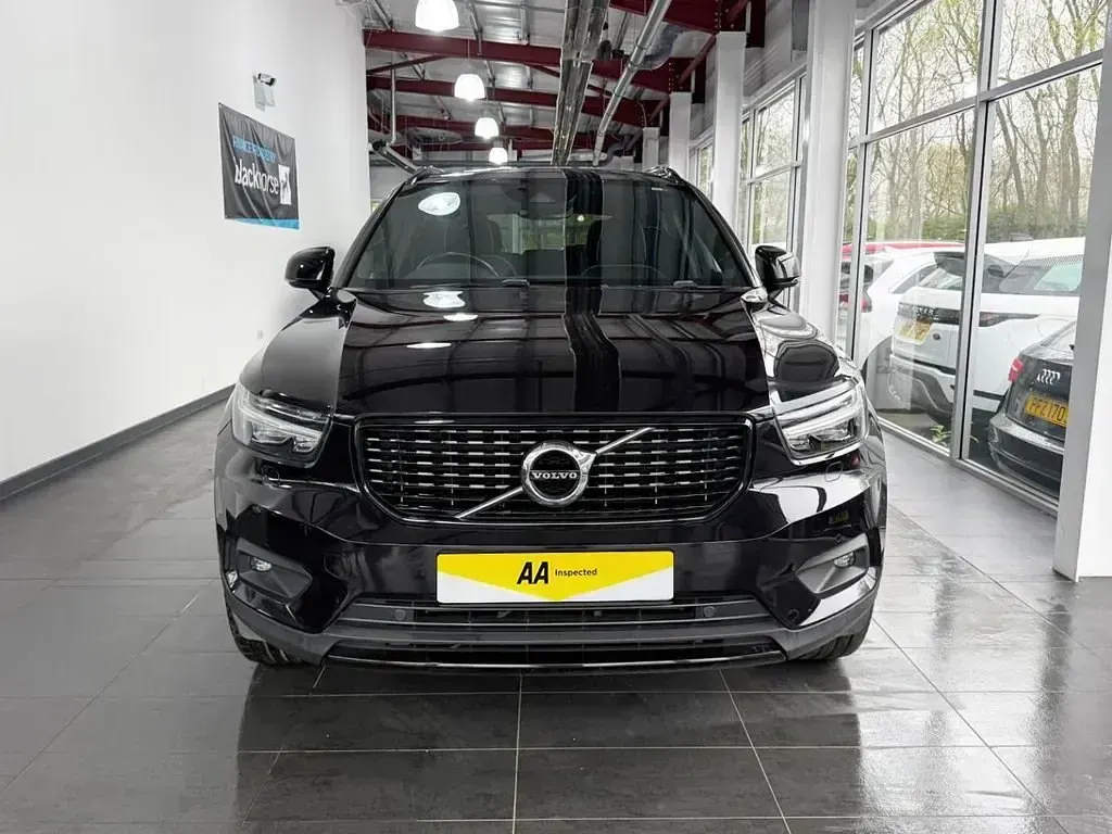 Usado Volvo XC40 R-Design Pro 163 HP (119 kW) 2020 Preto SUV