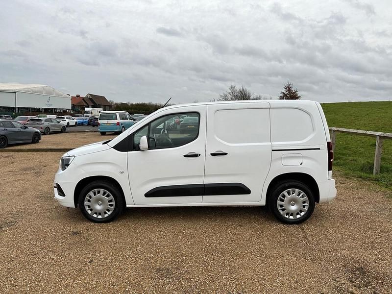 Second-hand Vauxhall Combo Sportive 100 CP (73 kW) 2020 Alb Van