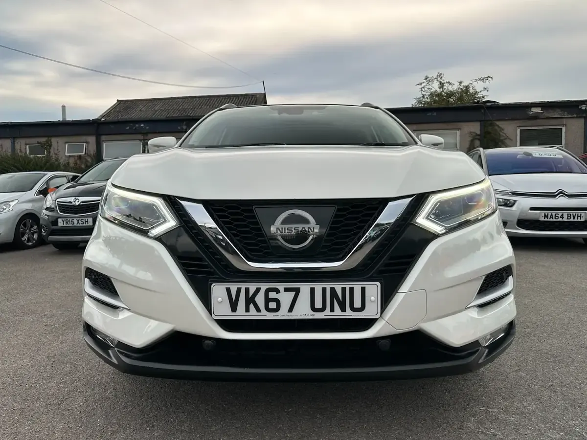Used Nissan Qashqai Tekna 110 HP (80 kW) 2017 White SUV