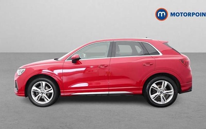 Używany Audi Q3 S-Line 150 KM (110 kW) 2023 Czerwony SUV