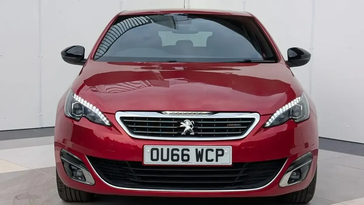 Gebraucht Peugeot 308 GT-line 130 PS (95 kW) 2017 Rot Kleinwagen