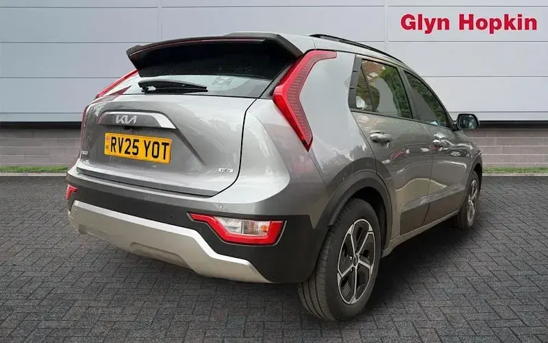 Gebraucht Kia Niro 129 PS (94 kW) 2025 Grau SUV
