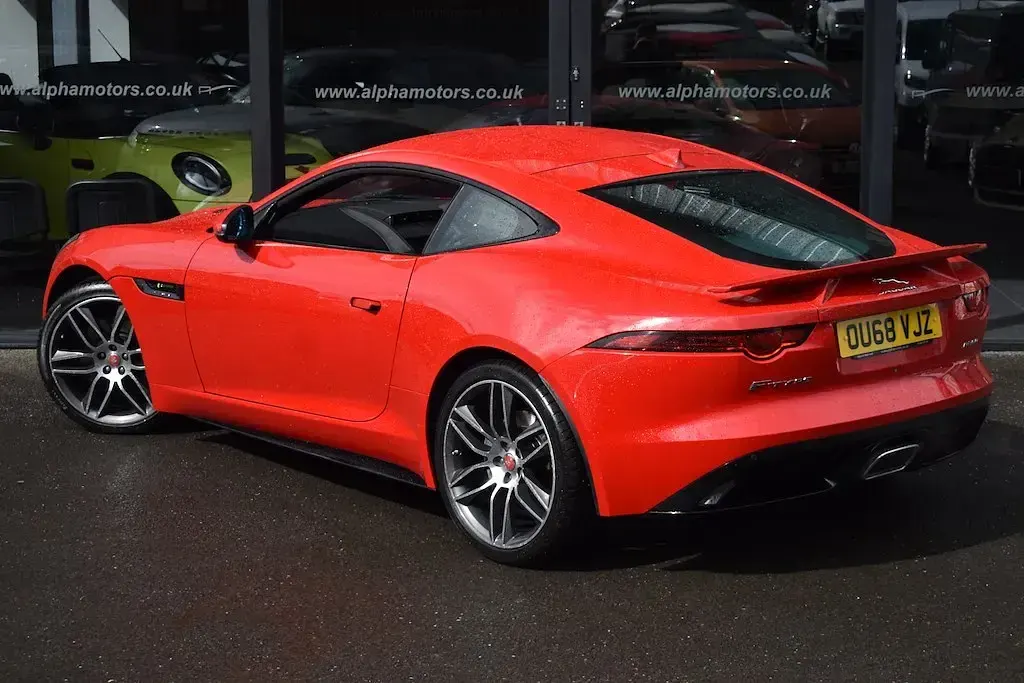 Usado Jaguar F-Type R-Dynamic 300 HP (220 kW) 2018 Vermelho Coupé