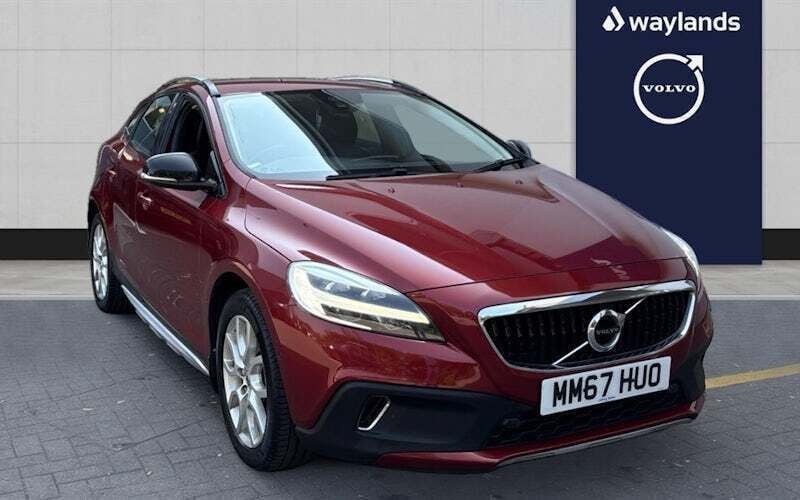 Used 2018 Volvo V40 CC Pro Estate | £10,740 (Fair price) - Image 1/4