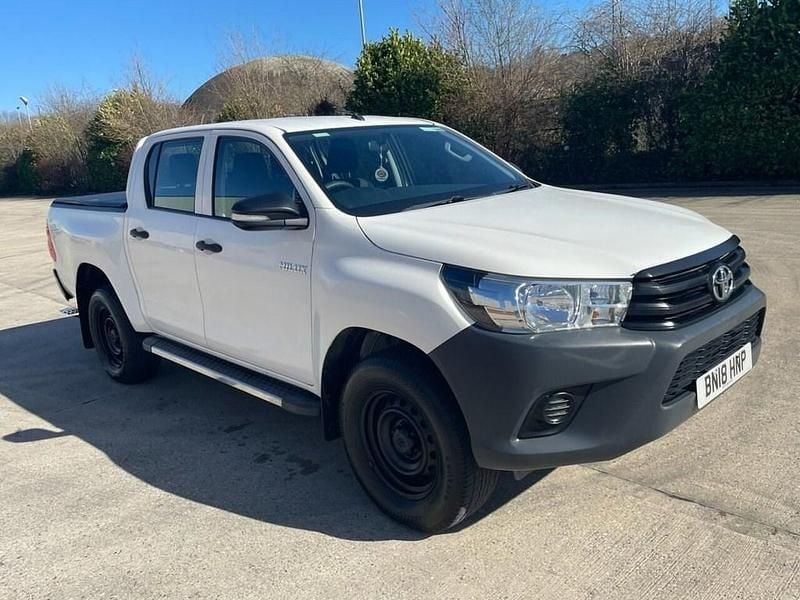Used Toyota HiLux Active 150 HP (110 kW) 2018 White Pickup