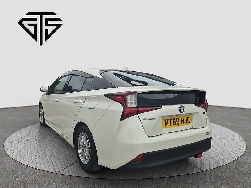 Used Toyota Prius 2025 White Hatchback