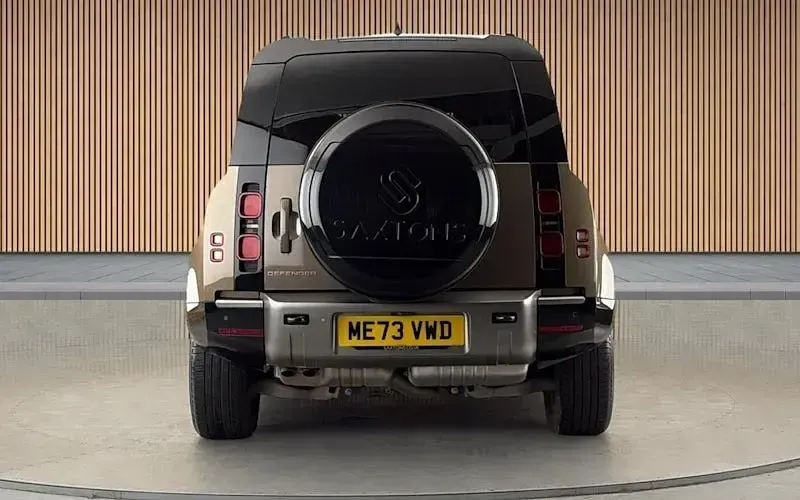 Used Land Rover Defender SE Dynamic 250 HP (183 kW) 2024 Brown SUV