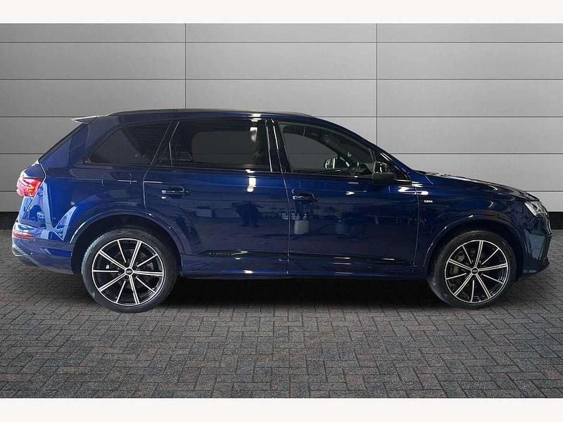 Used Audi Q7 Black Edition 286 HP (210 kW) 2022 Navarra blue SUV