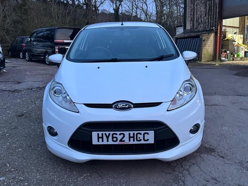 Used Ford Fiesta Zetec 118 HP (86 kW) 2012 White Hatchback