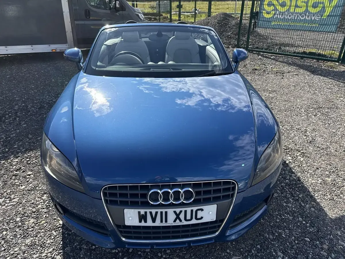 Begagnad Audi TT Roadster Comfort 160 HK (117 kW) 2011 Blå Cab